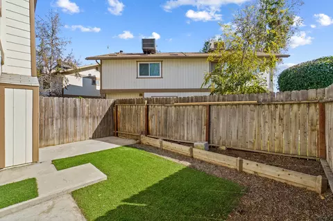 2012 E Laura Ave, Visalia, CA 93292 photo 26