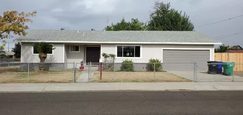 2036 W Cleveland Ave, Porterville, CA 93257