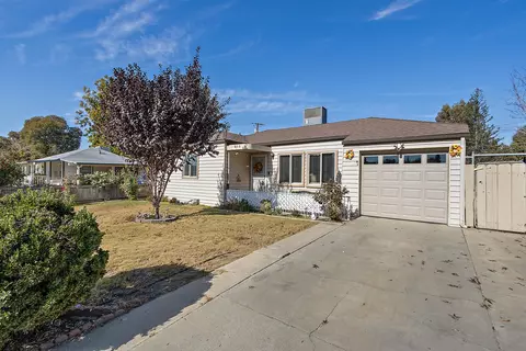 856 E Academy Ave, Tulare, CA 93274