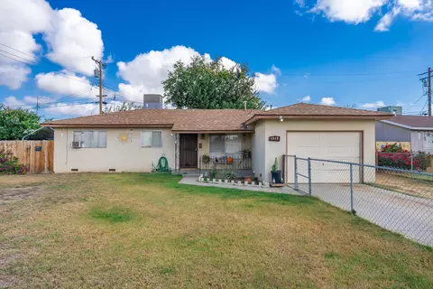 1515 Thornton St, Hanford, CA 93230