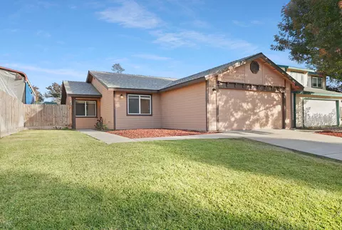 2836 N Willis St, Visalia, CA 93291