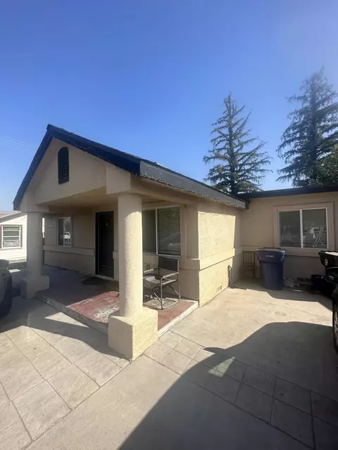 446 N E St, Tulare, CA 93274