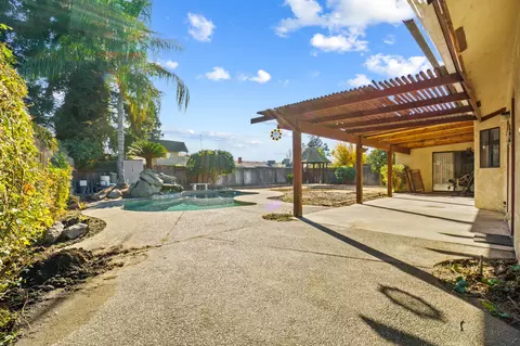 2411 E Hillcrest Ct, Visalia, CA 93292 photo 40