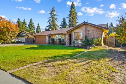 2411 E Hillcrest Ct, Visalia, CA 93292 photo 5