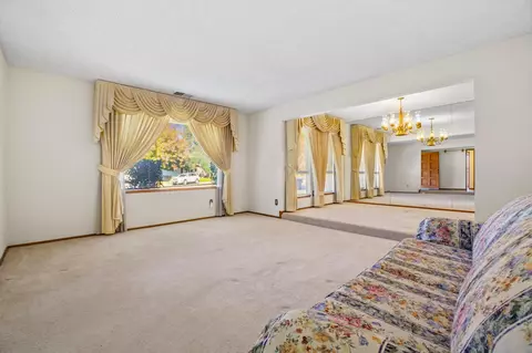 2411 E Hillcrest Ct, Visalia, CA 93292 photo 9