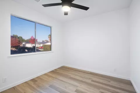 221 E Modoc Ave N, Visalia, CA 93291 photo 9