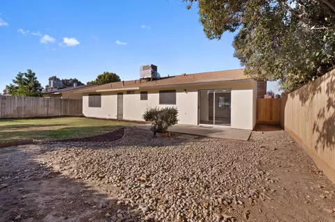 221 E Modoc Ave N, Visalia, CA 93291 photo 11