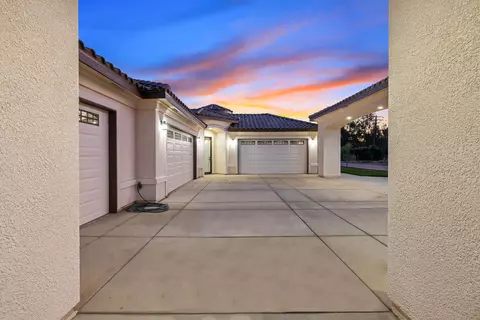 562 E Palma Villa St, Exeter, CA 93221 photo 10