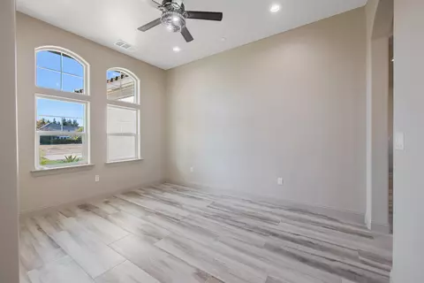 562 E Palma Villa St, Exeter, CA 93221 photo 17