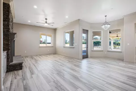 562 E Palma Villa St, Exeter, CA 93221 photo 36