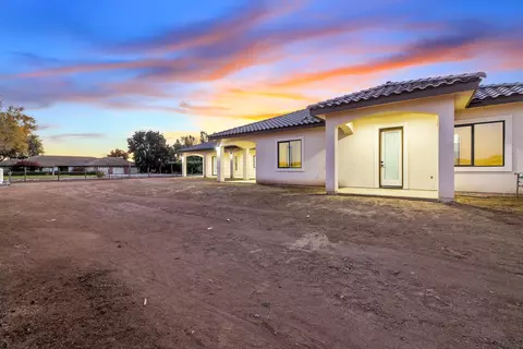 562 E Palma Villa St, Exeter, CA 93221 photo 8