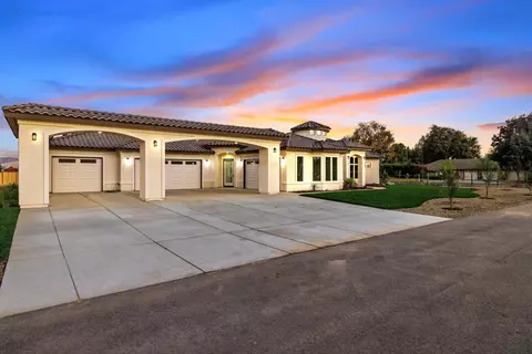 562 E Palma Villa St, Exeter, CA 93221 photo 2
