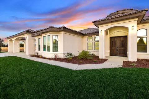 562 E Palma Villa St, Exeter, CA 93221 photo 4