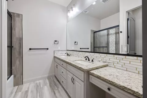562 E Palma Villa St, Exeter, CA 93221 photo 57