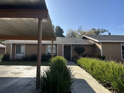330 N Crenshaw St, Visalia, CA 93291