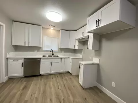 502 S E St, Tulare, CA 93274 photo 4