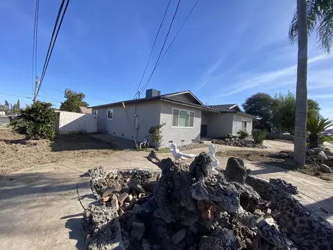 502 S E St, Tulare, CA 93274 photo 1