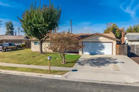 2004 Mary Rose Ln, Hanford, CA 93230