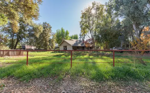 18677 Lort Dr, Visalia, CA 93292