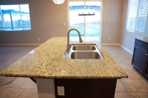 3462 Spring Sails Ave, Tulare, CA 93274 photo 9