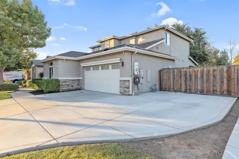 3834 E Harter Ct, Visalia, CA 93292 photo 4