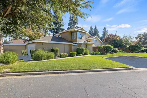 2427 E Parker Ct, Visalia, CA 93292 photo 2