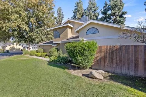 2427 E Parker Ct, Visalia, CA 93292 photo 3