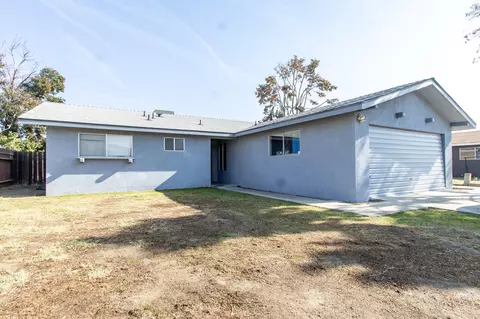 1265 Edgewood Dr, Hanford, CA 93230
