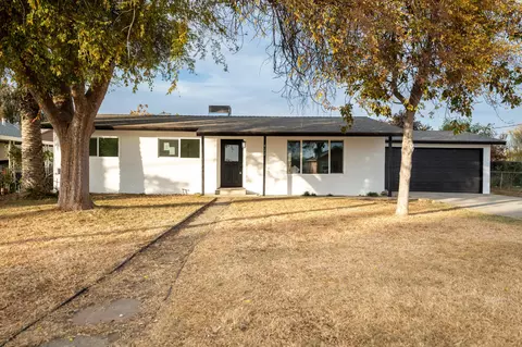 922 E Court Ave, Pixley, CA 93256