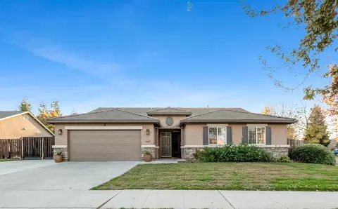 2541 W Corvina Ave, Visalia, CA 93291