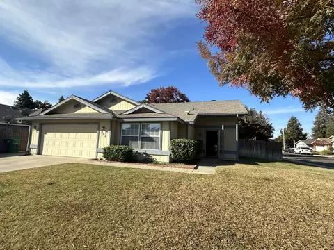 683 N Belmont St, Porterville, CA 93257