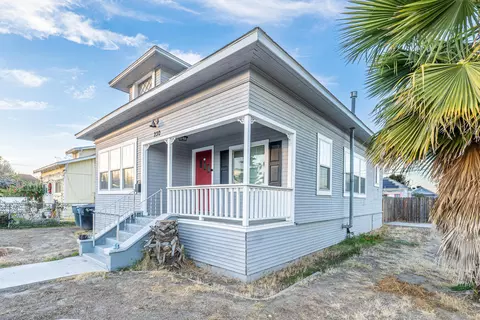 230 E 11th St, Hanford, CA 93230 photo 4