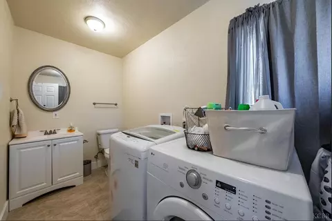 230 E 11th St, Hanford, CA 93230 photo 17