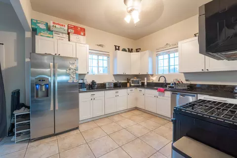 230 E 11th St, Hanford, CA 93230 photo 12