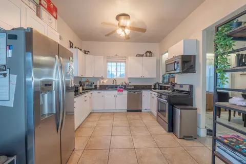 230 E 11th St, Hanford, CA 93230 photo 10