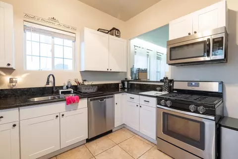 230 E 11th St, Hanford, CA 93230 photo 13