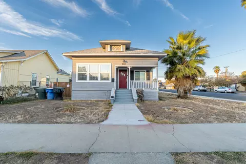 230 E 11th St, Hanford, CA 93230 photo 2