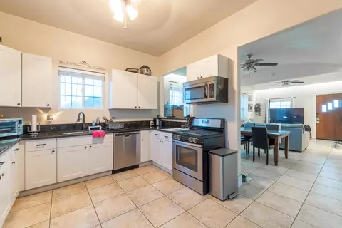 230 E 11th St, Hanford, CA 93230 photo 11