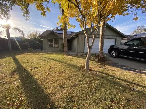 1024 Michelle Ct, Hanford, CA 93230