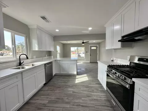 702 Dover St, Delano, CA 93215 photo 6