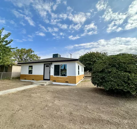 702 Dover St, Delano, CA 93215