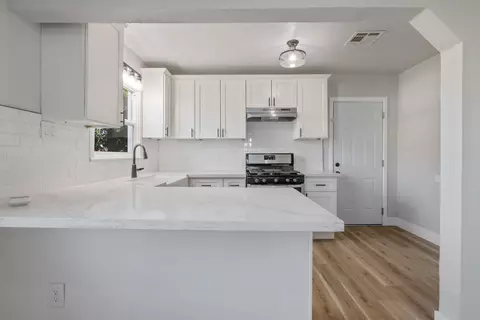 511 E Myrtle St, Hanford, CA 93230 photo 12