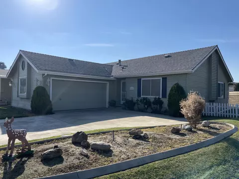 3103 S Avocado St, Visalia, CA 93277 photo 2