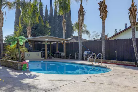 1047 Mountain View Dr, Lindsay, CA 93247