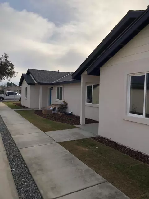 371 S B St, Porterville, CA 93257