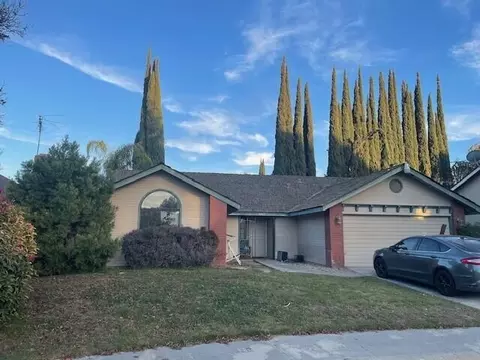 834 S Bollinger Ct, Visalia, CA 93277