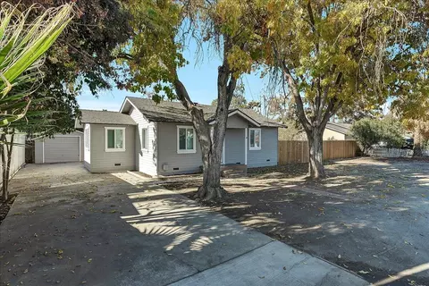2611 S Burke St, Visalia, CA 93292