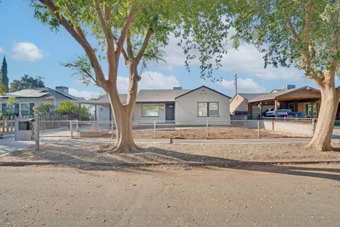 5036 E Clay, Fresno, CA 93727