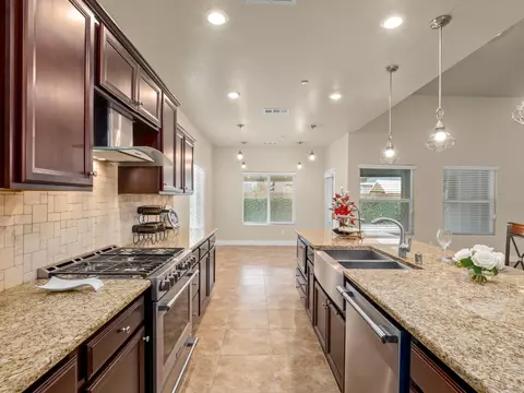2504 Las Rosas Ave, Clovis, CA 93619 photo 5