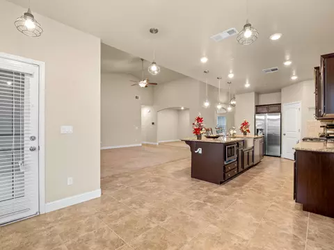 2504 Las Rosas Ave, Clovis, CA 93619 photo 9